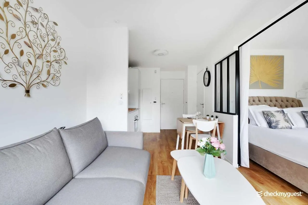 Cosy Apartment 4 - Sacree Coeur Montmartre Paris 0*,  France